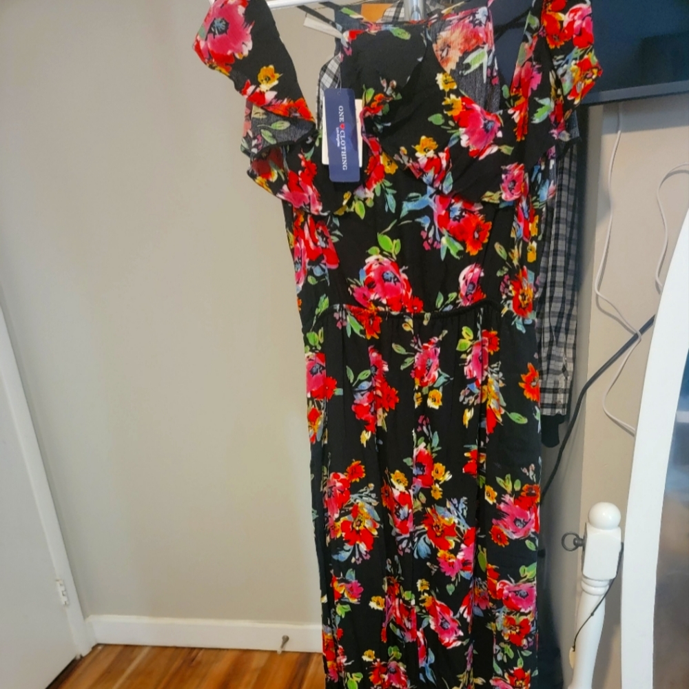Dress, ruffles off the shoulder maxi dress, slit on side 36in long from waist